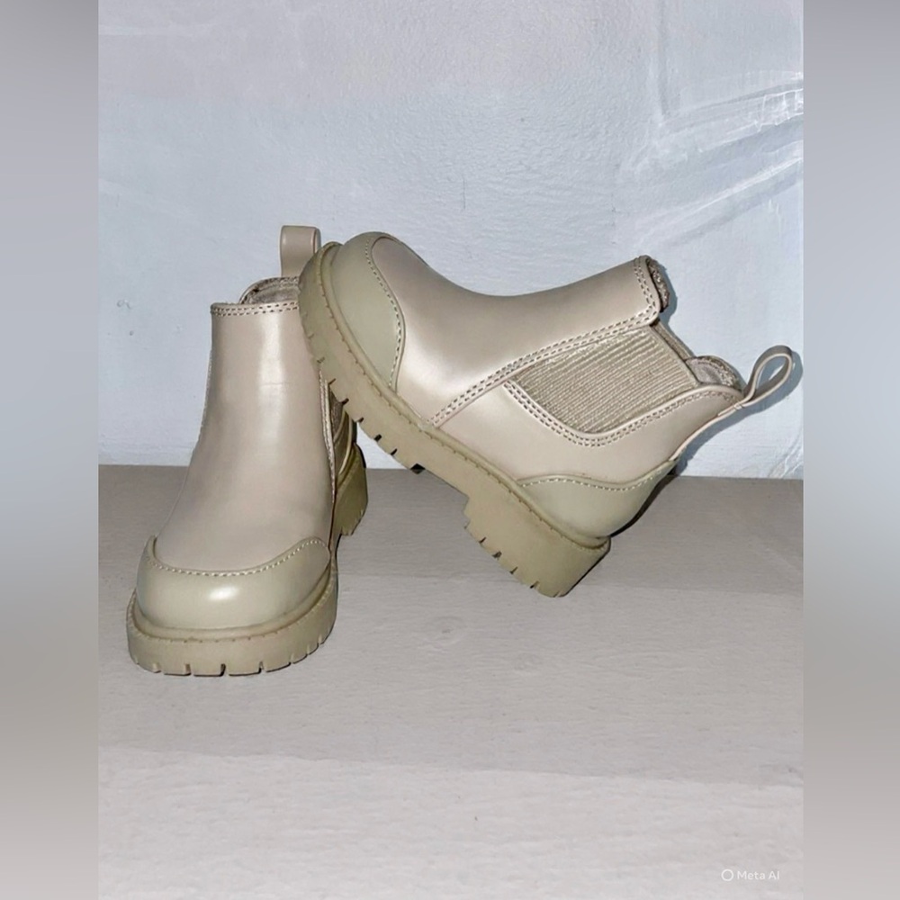 Old Navy Toddler Chelsea boots 6C